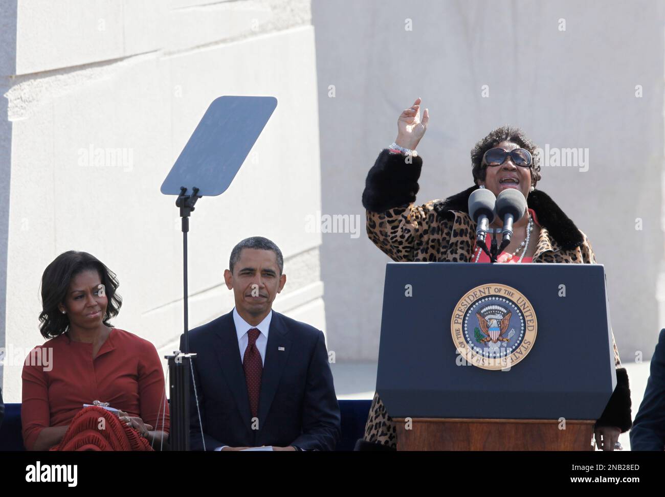 Aretha Franklin sings before President Barack Obama speaks during the