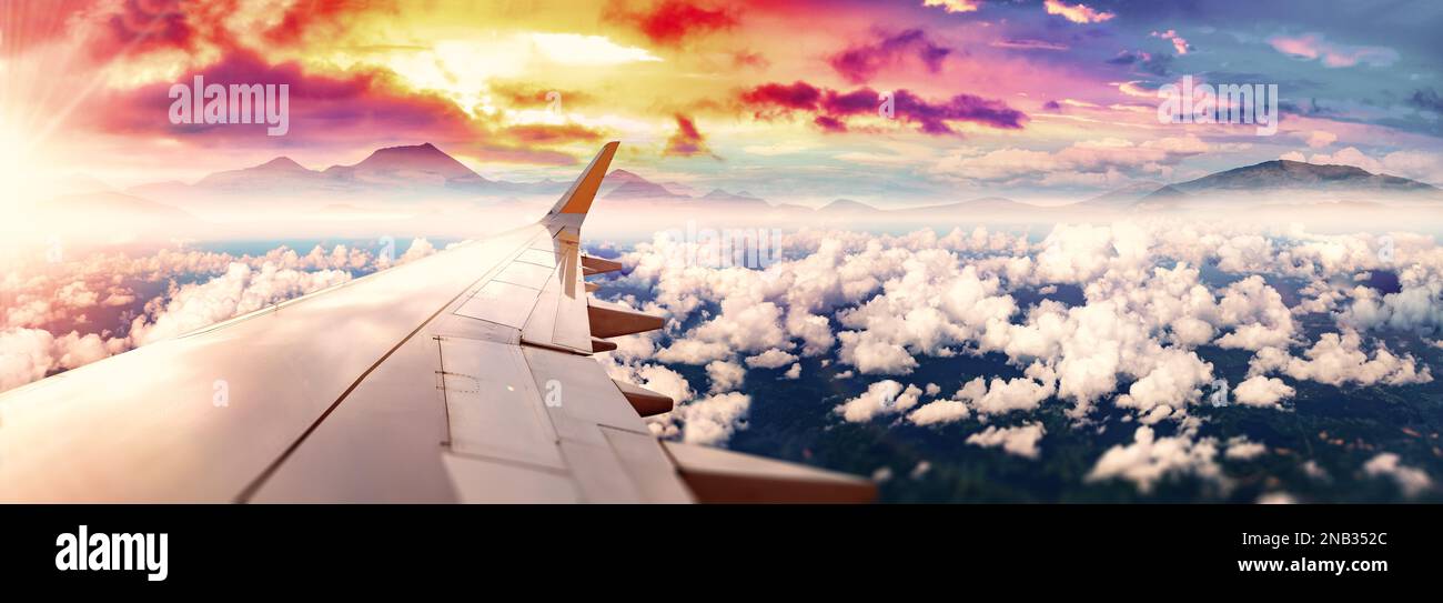 Flying around the world hi-res stock photography and images - Alamy