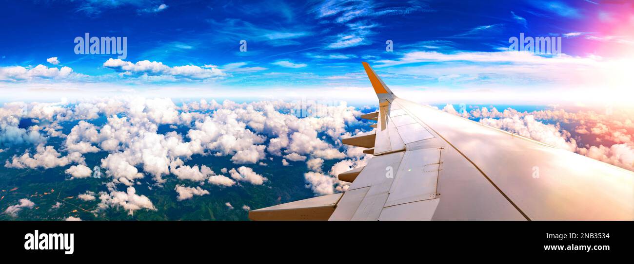 Flying around the world hi-res stock photography and images - Alamy