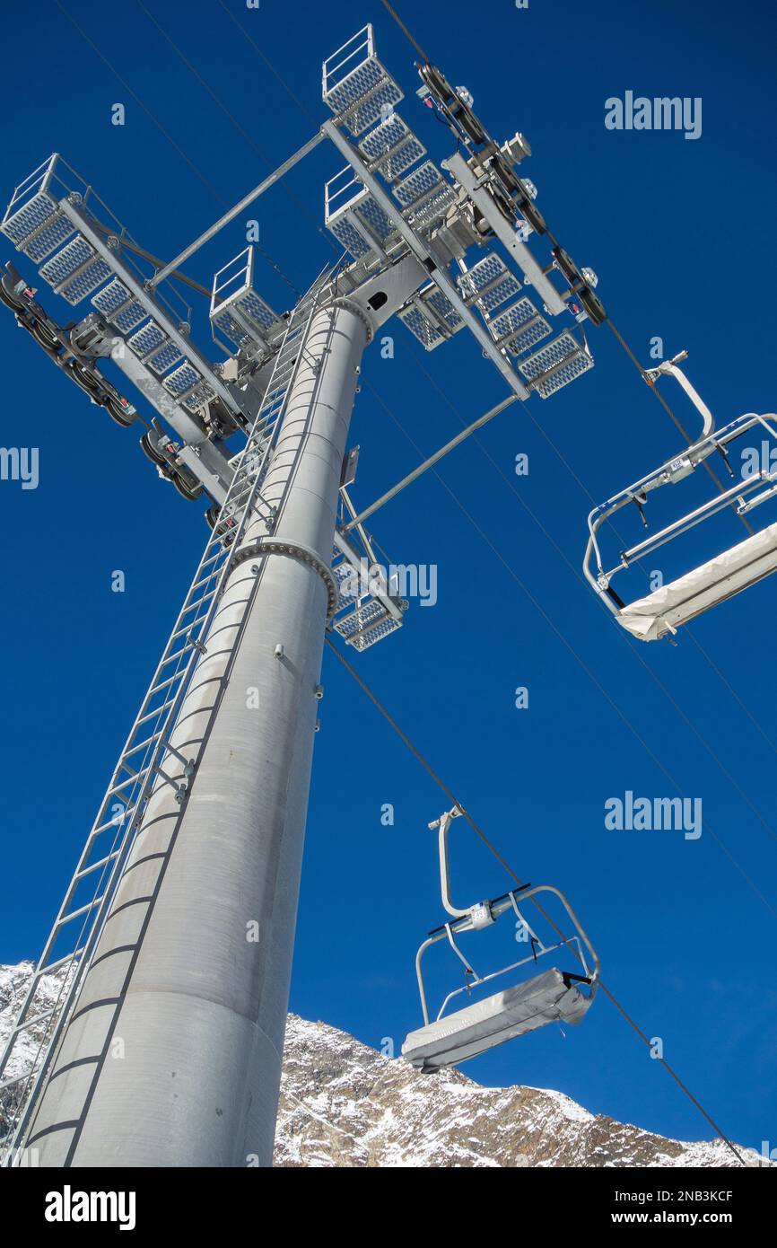 Ropeway in swiss alps hi-res stock photography and images - Alamy