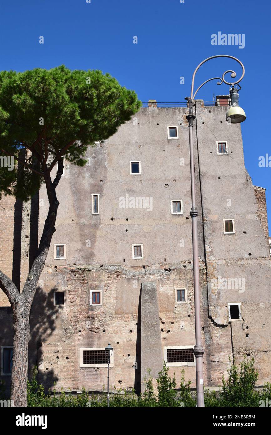 Ancient architecture of rome hi-res stock photography and images - Alamy