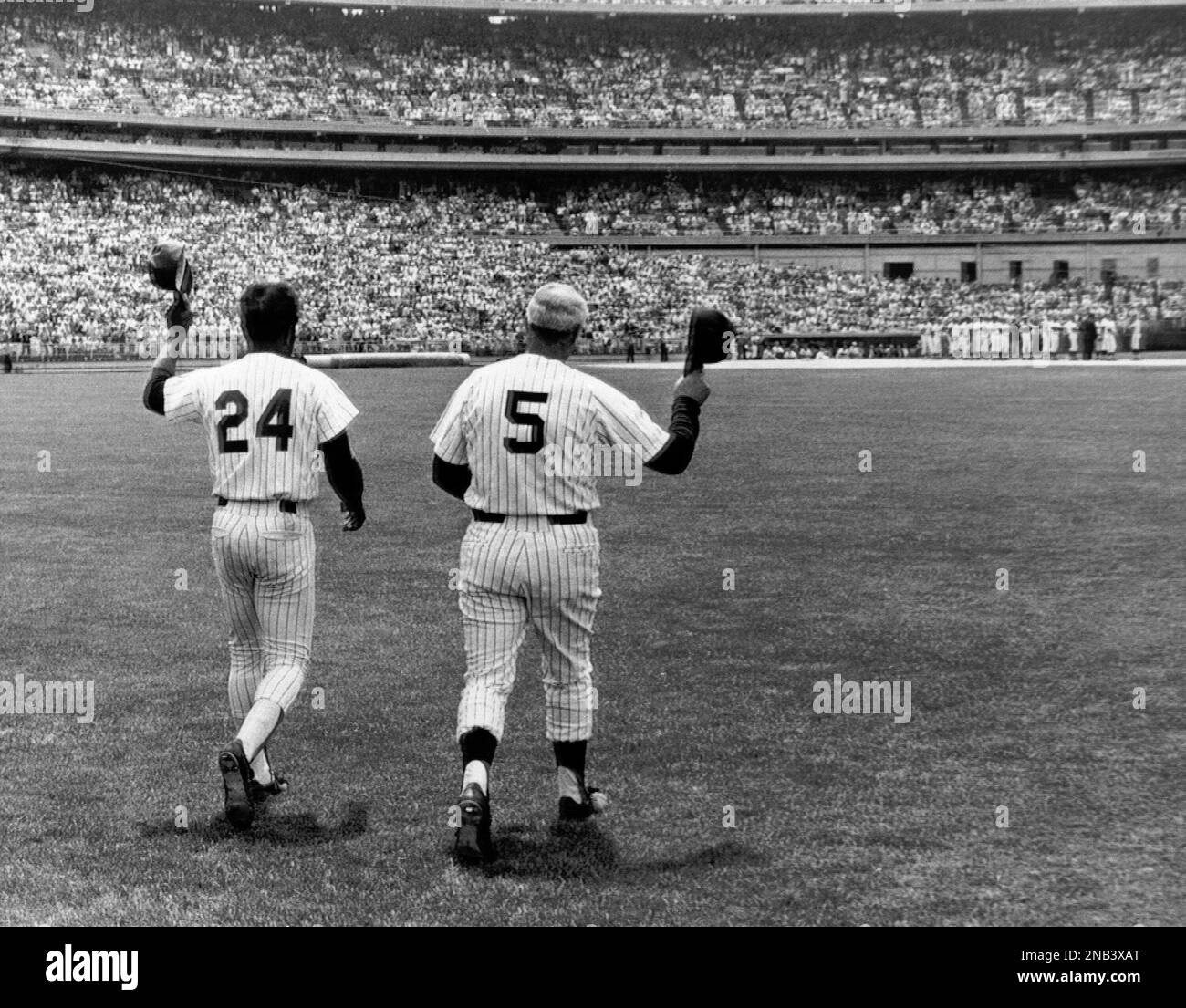 Two living legends from New York sports history make their entrance