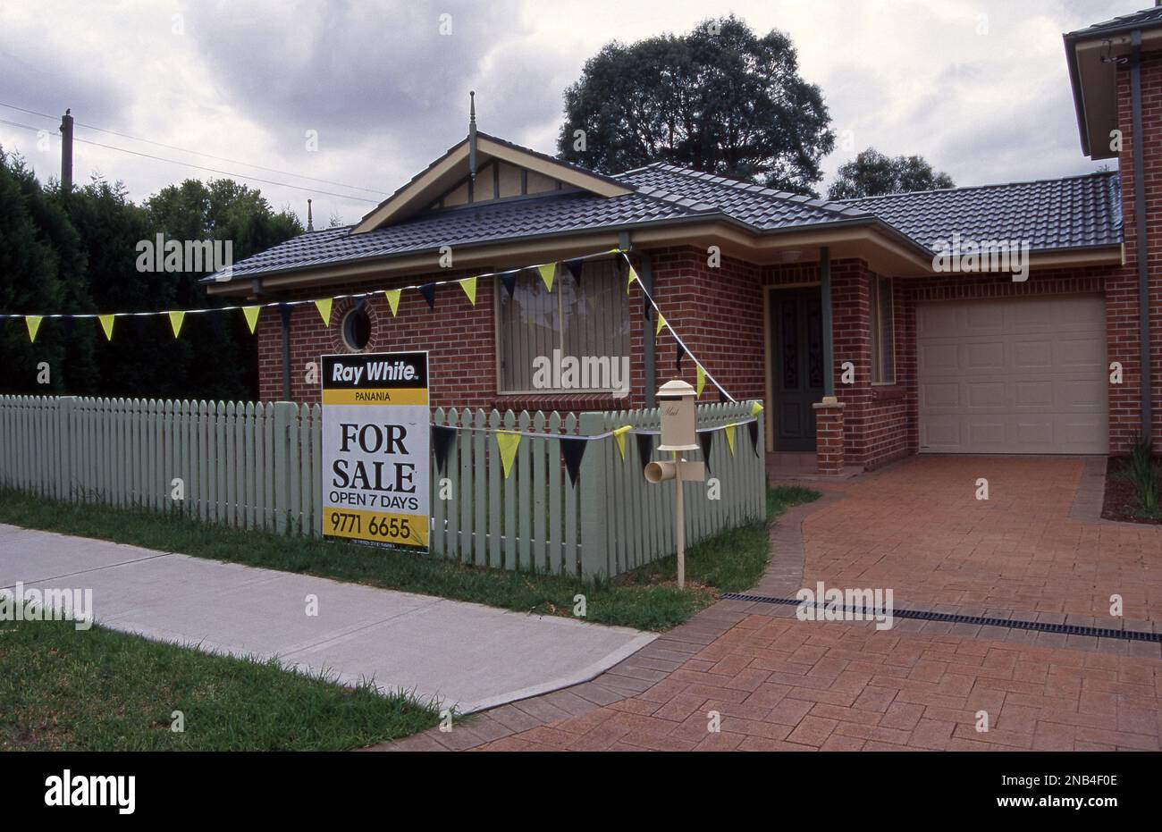 NEW SUBURBAN HOUSE FOR SALE, SYDNEY, NSW, AUSTRALIA Stock Photo Alamy