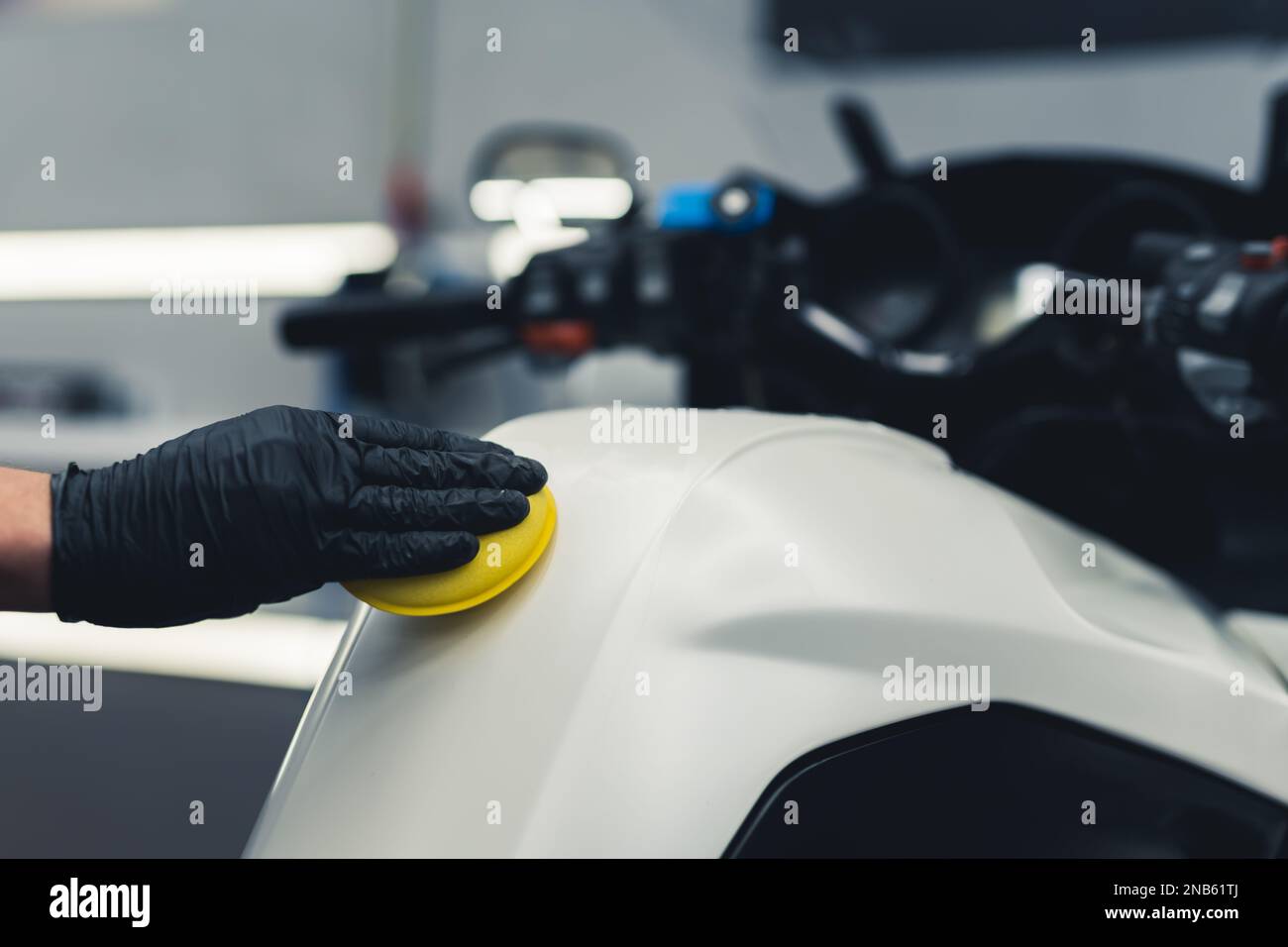Man cleaning motorcycle hi-res stock photography and images - Alamy