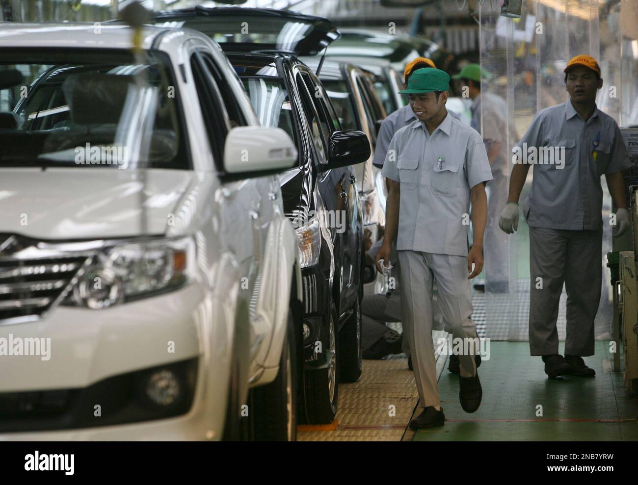 Indonesian workers make final checks just-assembled Kijang Innova ...