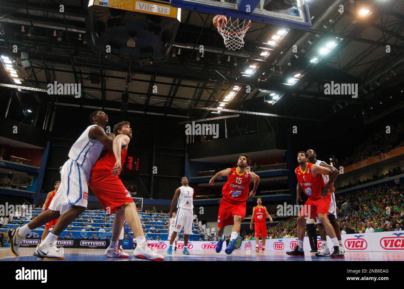 Players look on as Frances Andrew Albicy, center left, scores with a free throw during the EuroBasket European Basketball Championship Group E match against Spain in Vilnius, Lithuania, Sunday, Sept