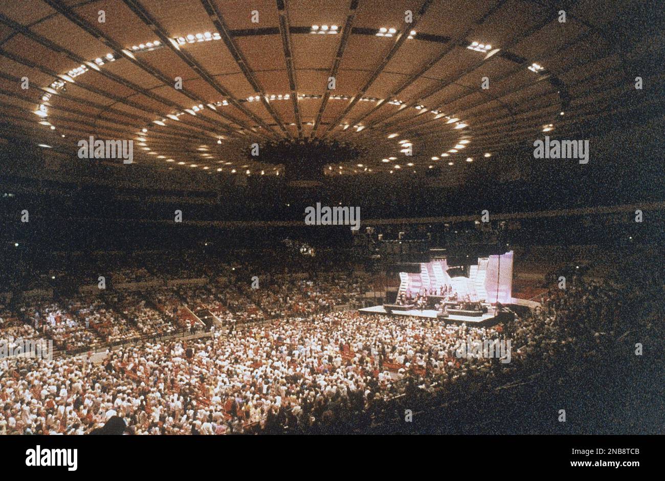 A general view during Julio Iglesias' concert at New York's Madison Square Garden in front of a full house of fans, Aug. 1986. He is on 45-city tour in the U.S. (