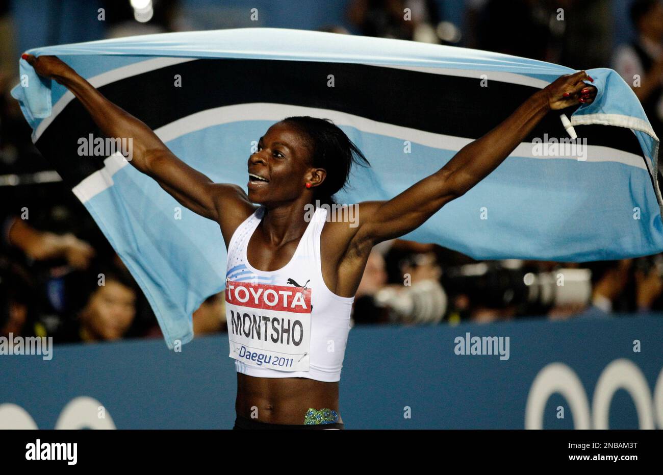 Botswana's Amantle Montsho celebrates winning gold in the Women's 400m ...