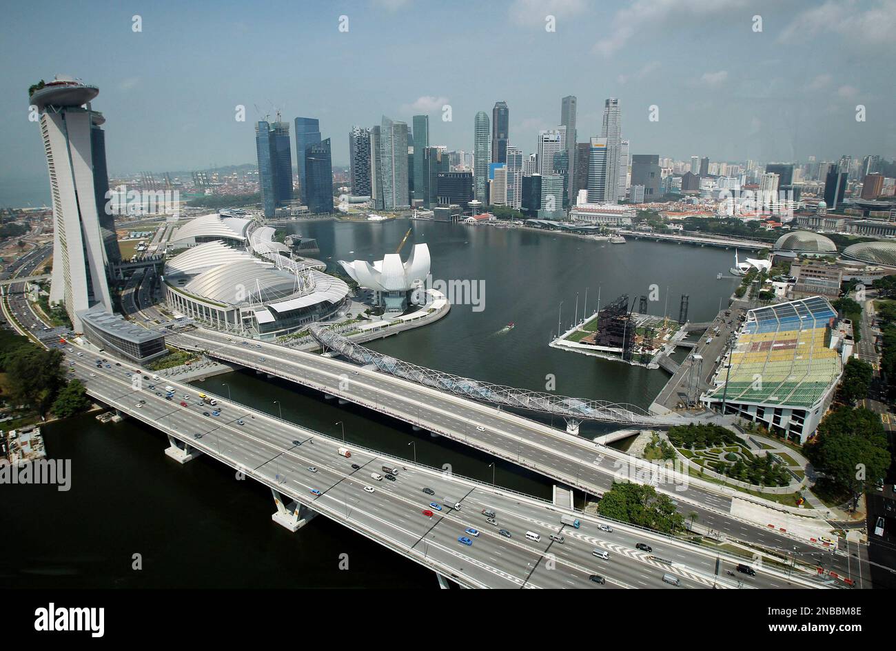 This photo taken on Aug. 16, 2011 shows Singapore&rsquo;s Marina Bay 