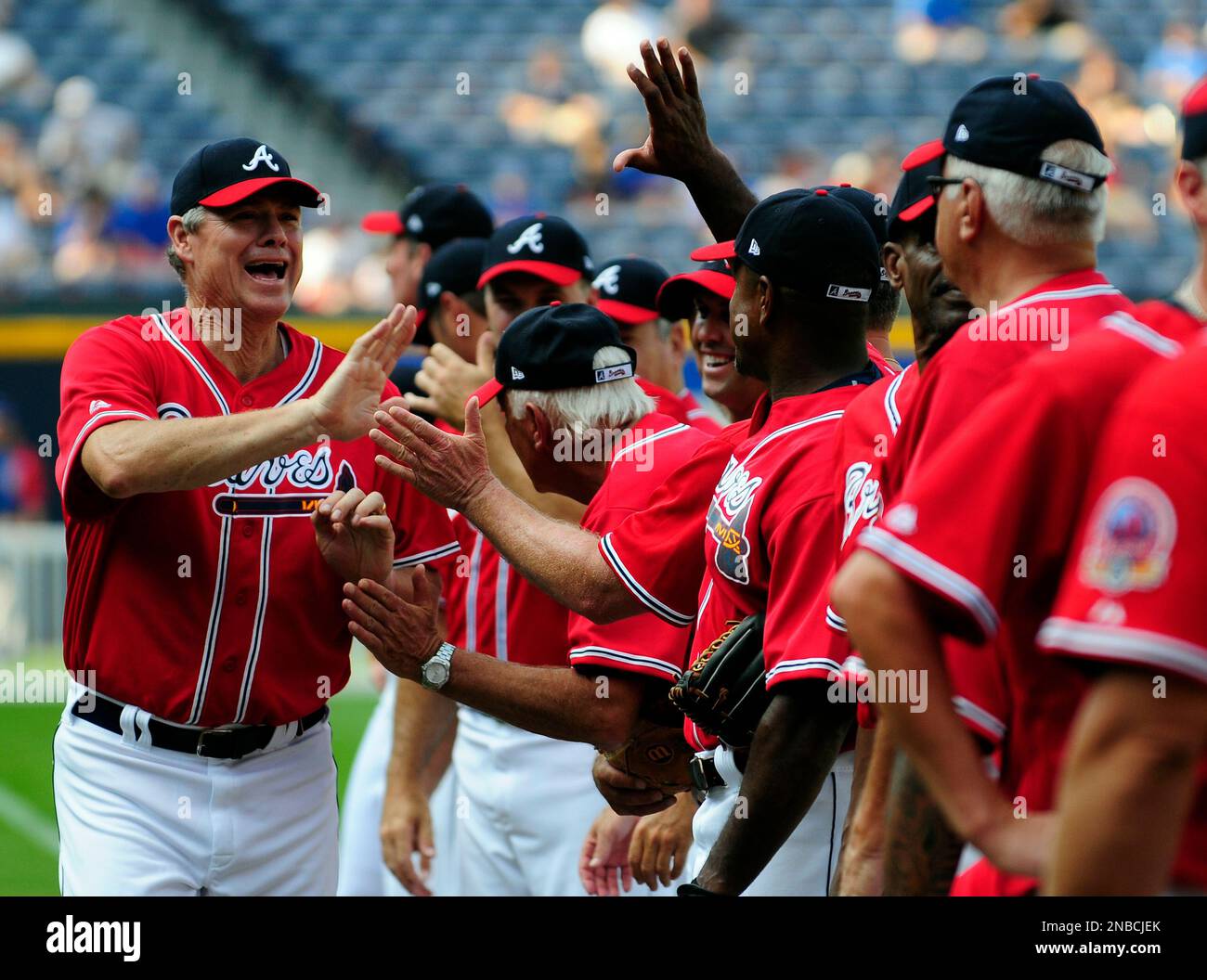 Former Atlanta Braves outfielder Dale Murphy, left, greets other