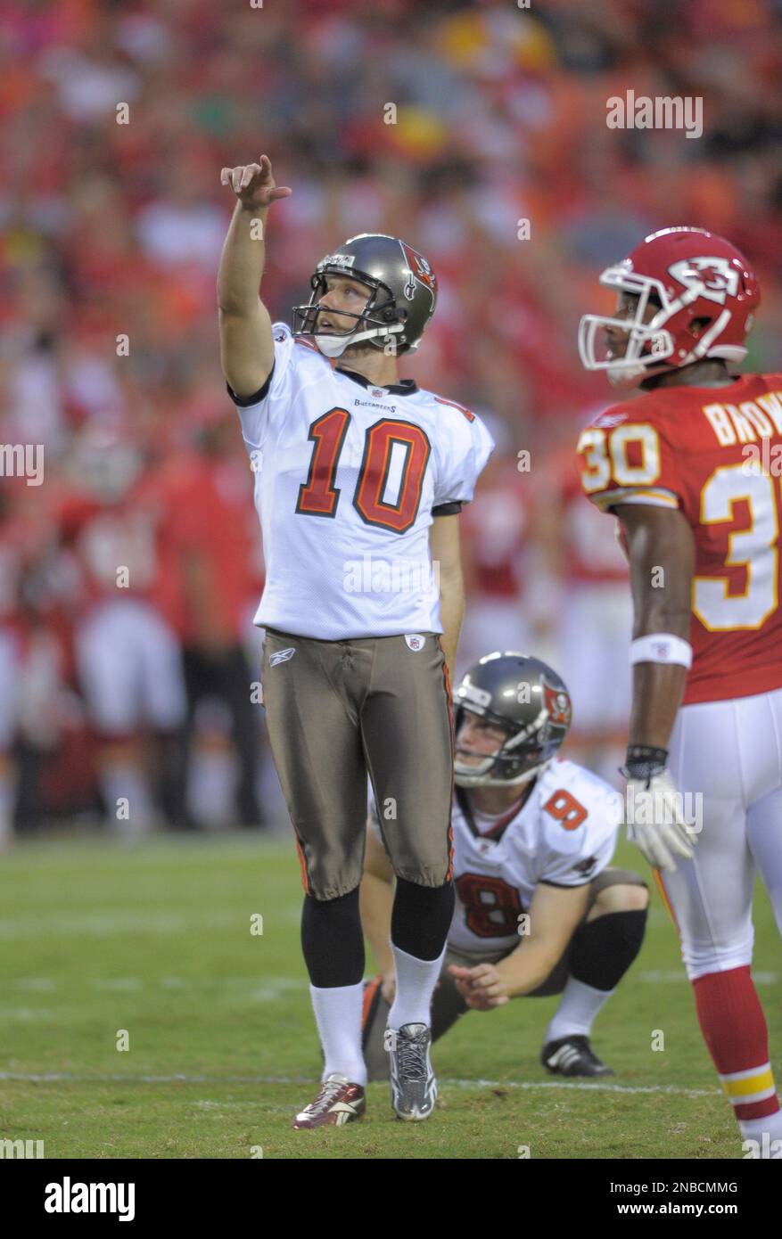 Tampa Bay Buccaneers place kicker Connor Barth (10) during the first