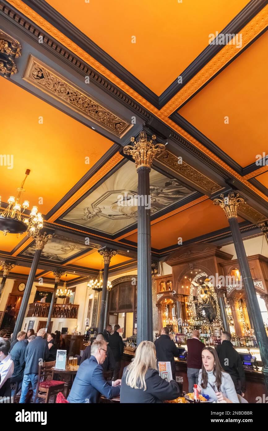 England, London, The Strand, The Knights Templar Wetherspoons Pub Interior View Stock Photo Alamy