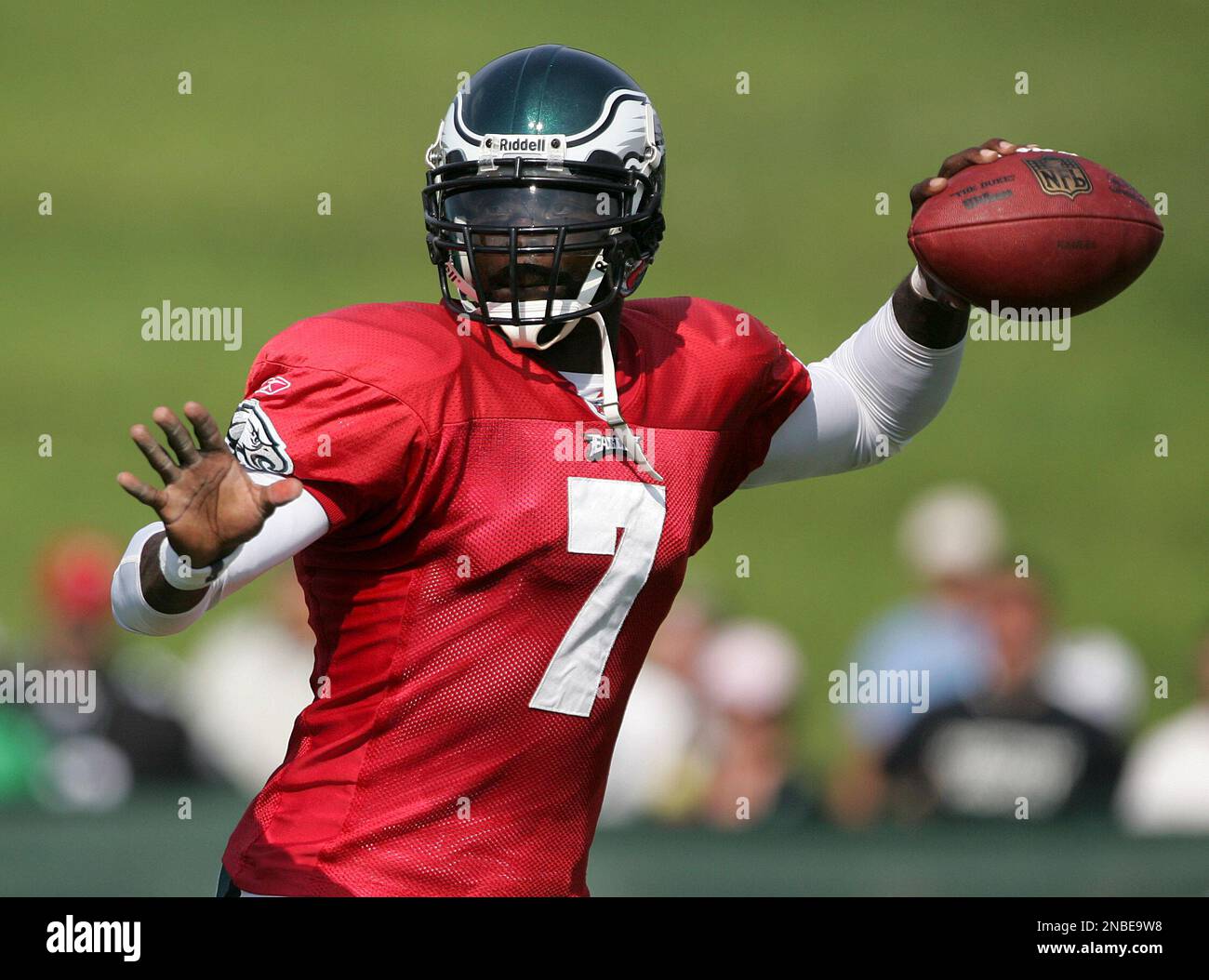 Philadelphia Eagles quarterback Michael Vick #7 passes during a scrimmage  in a practice being held at Lehigh College in Bethlehem, Pennsylvania.  (Credit Image: © Mike McAtee/Southcreek Global/ZUMApress.com Stock Photo -  Alamy