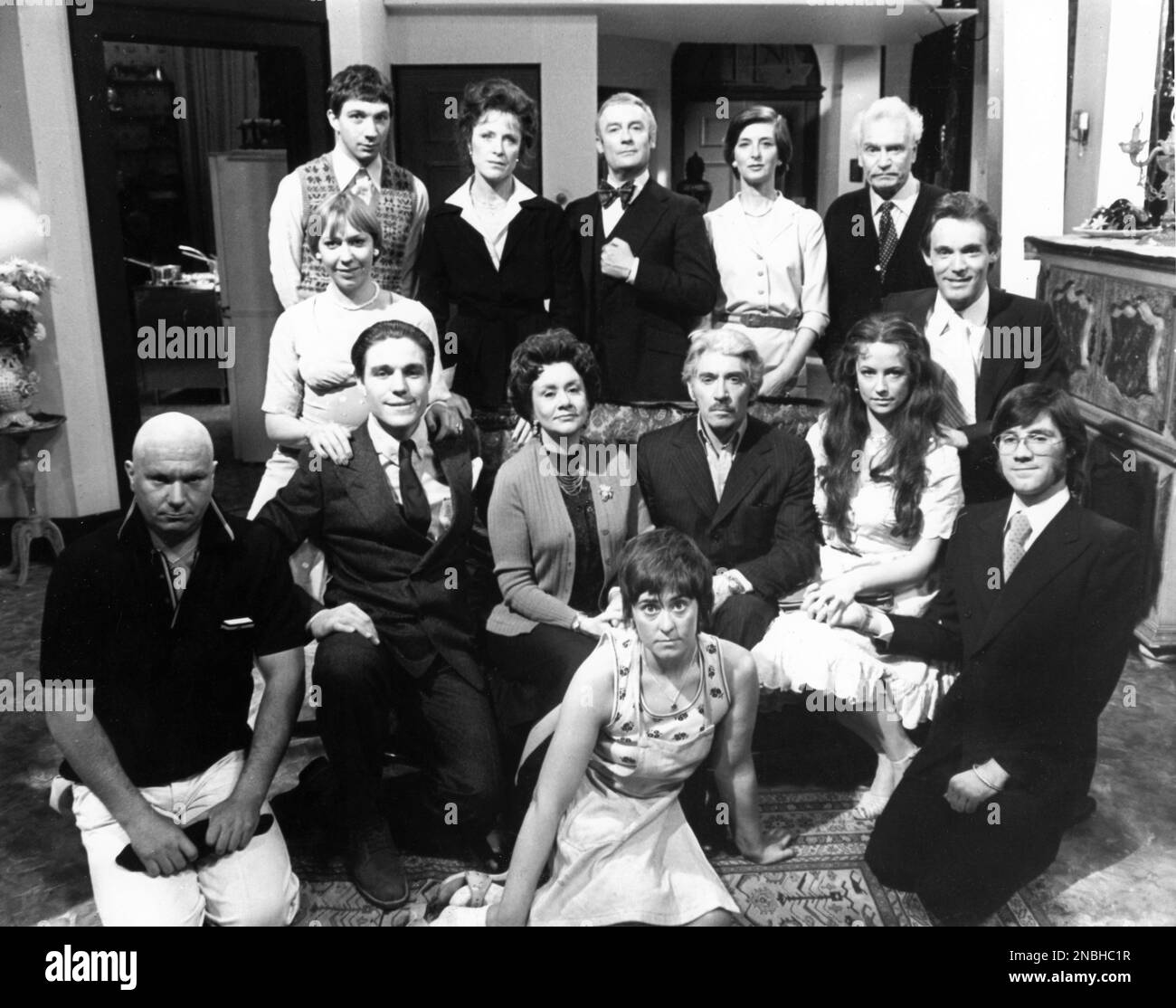 LAURENCE OLIVIER (top right) with from top left JUDY PARFITT EDWARD WOODWARD CAROLINE BLAKISTON GABRIELLE LLOYD CLIVE FRANCIS MICHAEL ELPHICK NICHOLAS CLAY JOAN PLOWRIGHT FRANK FINLAY CELIA GREGORY JOHN DUTTINE and (front centre) MAGGIE WELLS in SATURDAY SUNDAY MONDAY 1978 director ALAN BRIDGES play Eduardo De Filippo adaptation Keith Waterhouse and Willis Hall costume design Frances Tempest from the British TV series LAURENCE OLIVIER PRESENTS producer Laurence Olivier Granada Television Stock Photo