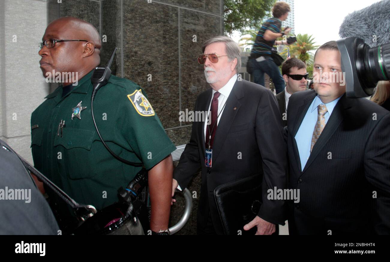 Attorney Cheney Mason, attorney for Casey Anthony, arrives at the ...
