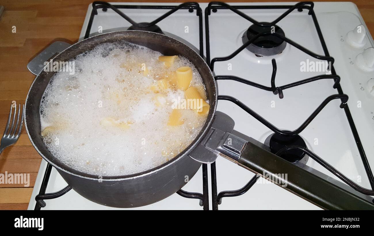 https://c8.alamy.com/comp/2NBJN32/cooking-pasta-noodle-fettuccine-in-hot-water-in-pot-2NBJN32.jpg