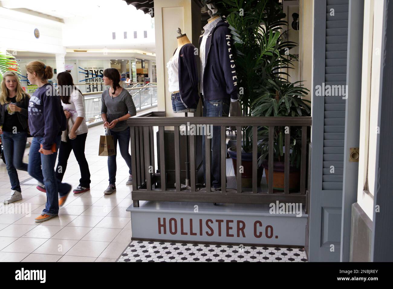 Abercrombie and hollister 2025 same company