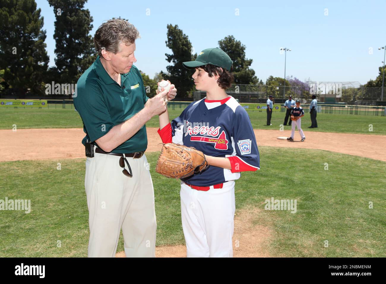 orel-hershiser-and-an-encino-little-leaguer-are-seen-at-the-subway