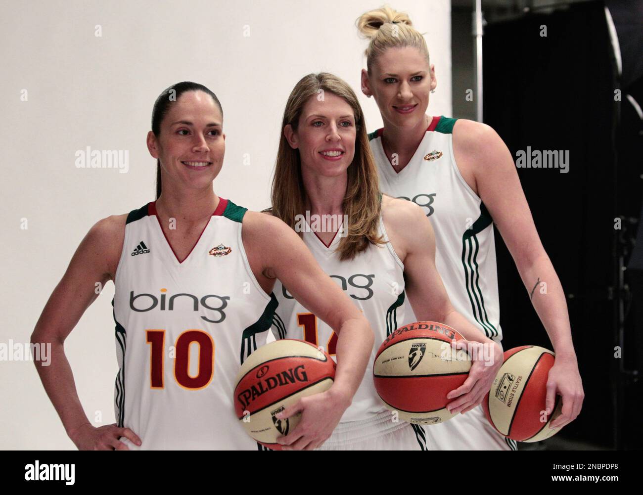 WNBA Sue Bird & Lauren Jackson サイン入り写真 SUE BIRD LAUREN JACKSON ANNE DONOVAN SIGNED SEATTLE STORM