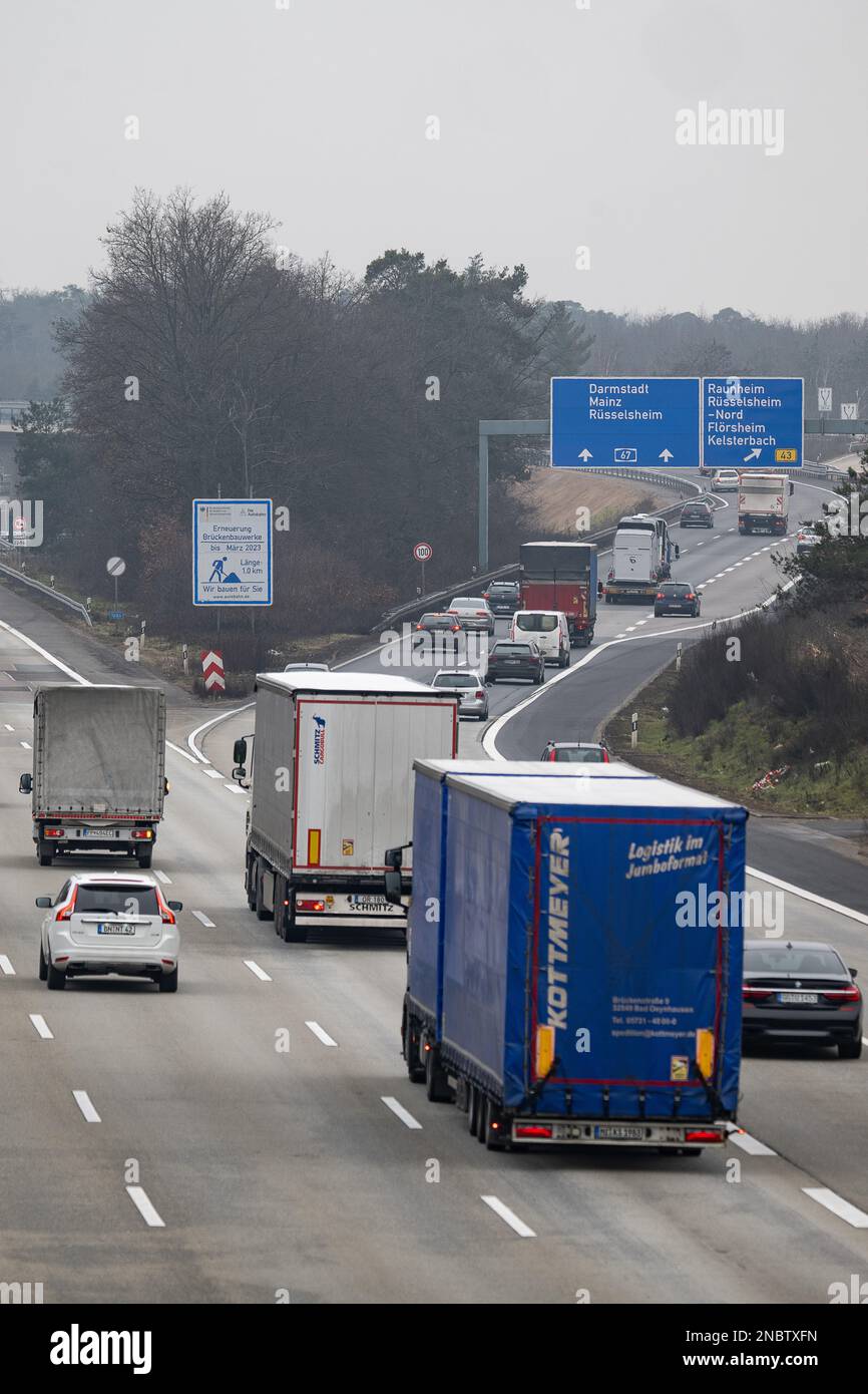 Kelsterbach, Germany. 14th Feb, 2023. Cars and trucks drive on the A3 freeway at the Mönchhof triangle, where a bridge has been renewed until March 2023. The Autobahn GmBH of the federal government presents the current 'Construction Program 2023' for the West Branch. This includes the major projects that will be completed, continued or newly started this year. Credit: Sebastian Gollnow/dpa/Alamy Live News Stock Photo