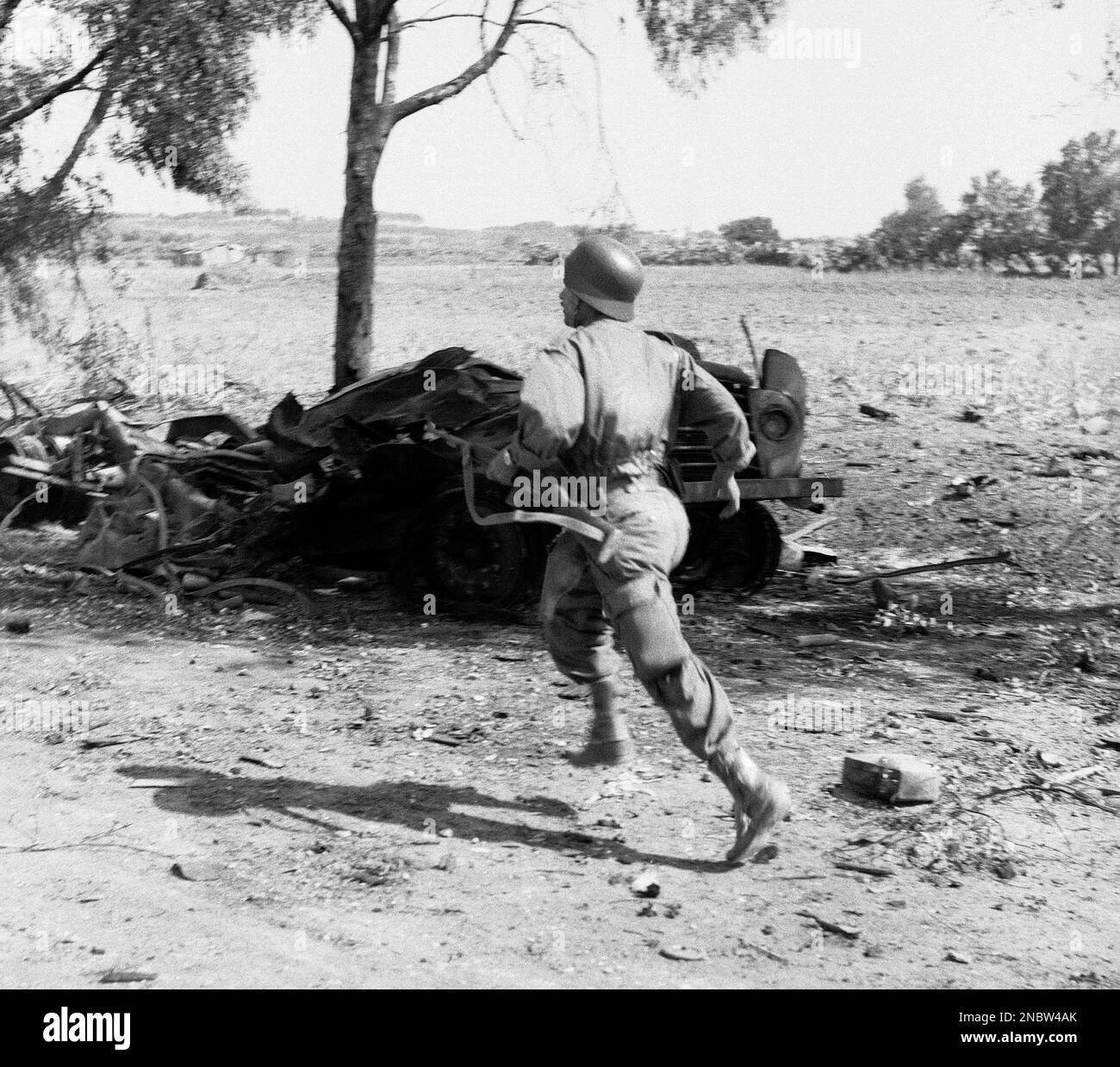 Tunisian soldier runs for cover as French planes fly overhead in the ...