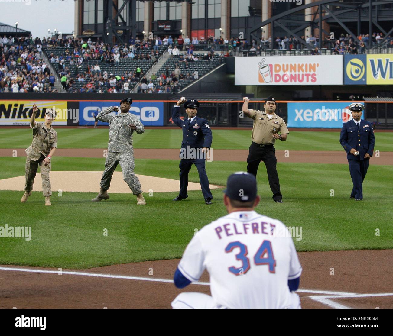 Sgt Rafiq Sgt. Delilah Bustamante, left, of the Marines, Sgt. Rafiq Robertson, of ...