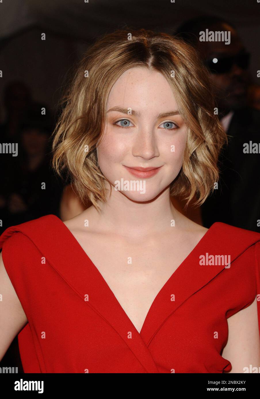 Saoirse Ronan arrives at the Metropolitan Museum of Art Costume