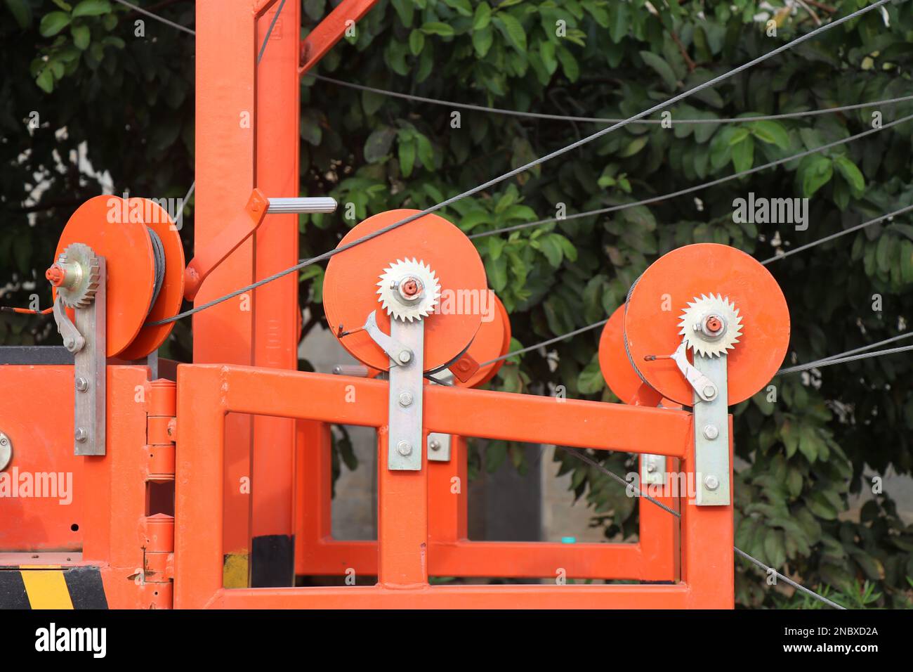 Pulleys and ropes mechanism attached on the backside of an extendable ladder mounted on a vehicle Stock Photo