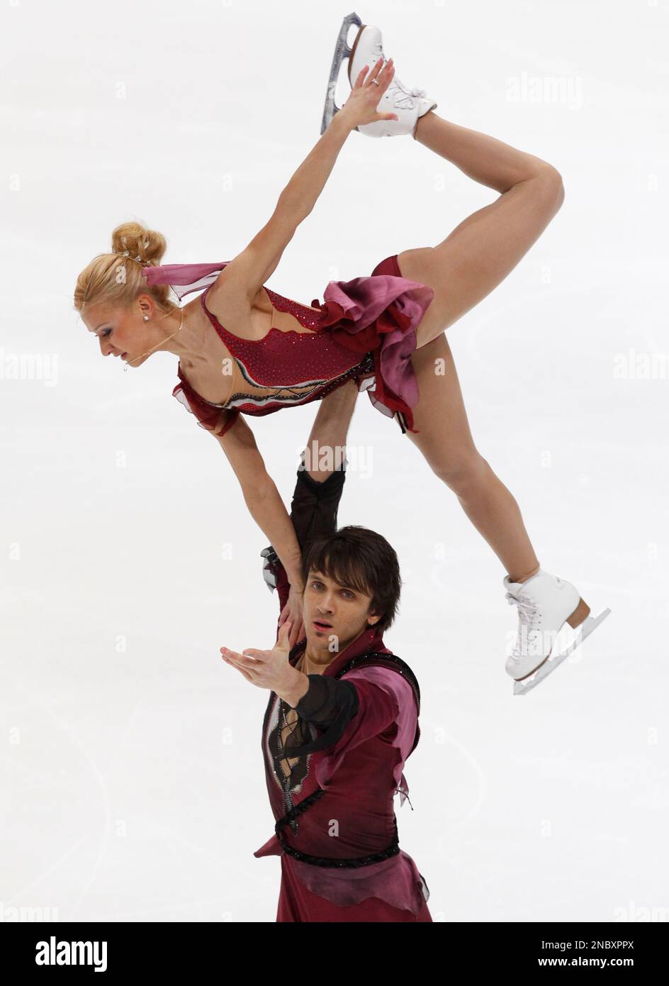 Russian pair Tatiana Volosozhar and Maxim Trankovperform their short