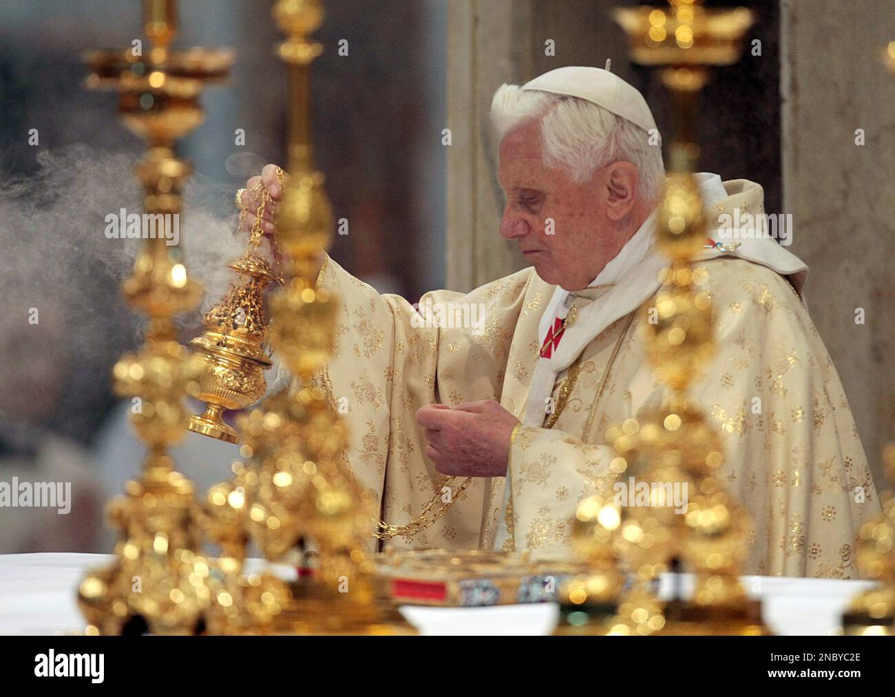 Pope Benedict XVI blesses the altar during the Holy Thursday rite of ...