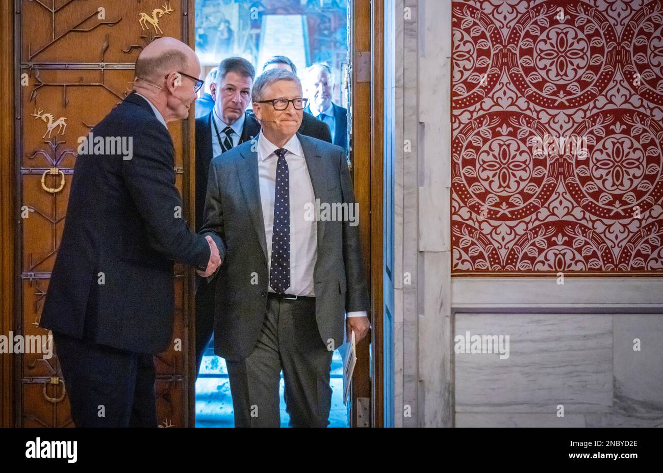 Oslo 20230214.Bill Gates greets CEO Sven Mollekleiv during the Oslo Energy Forum, which will be held in Oslo City Hall on Tuesday. Photo: Ole Berg-Rusten / NTB Stock Photo