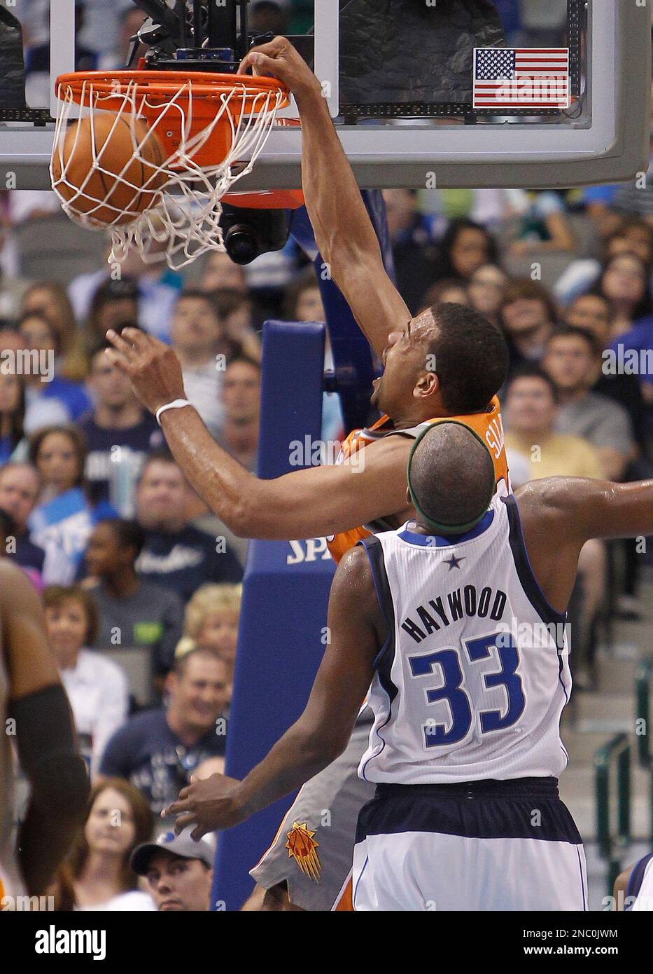 Phoenix Suns' Garret Siler (20) dunks against Dallas Mavericks' Brendan ...