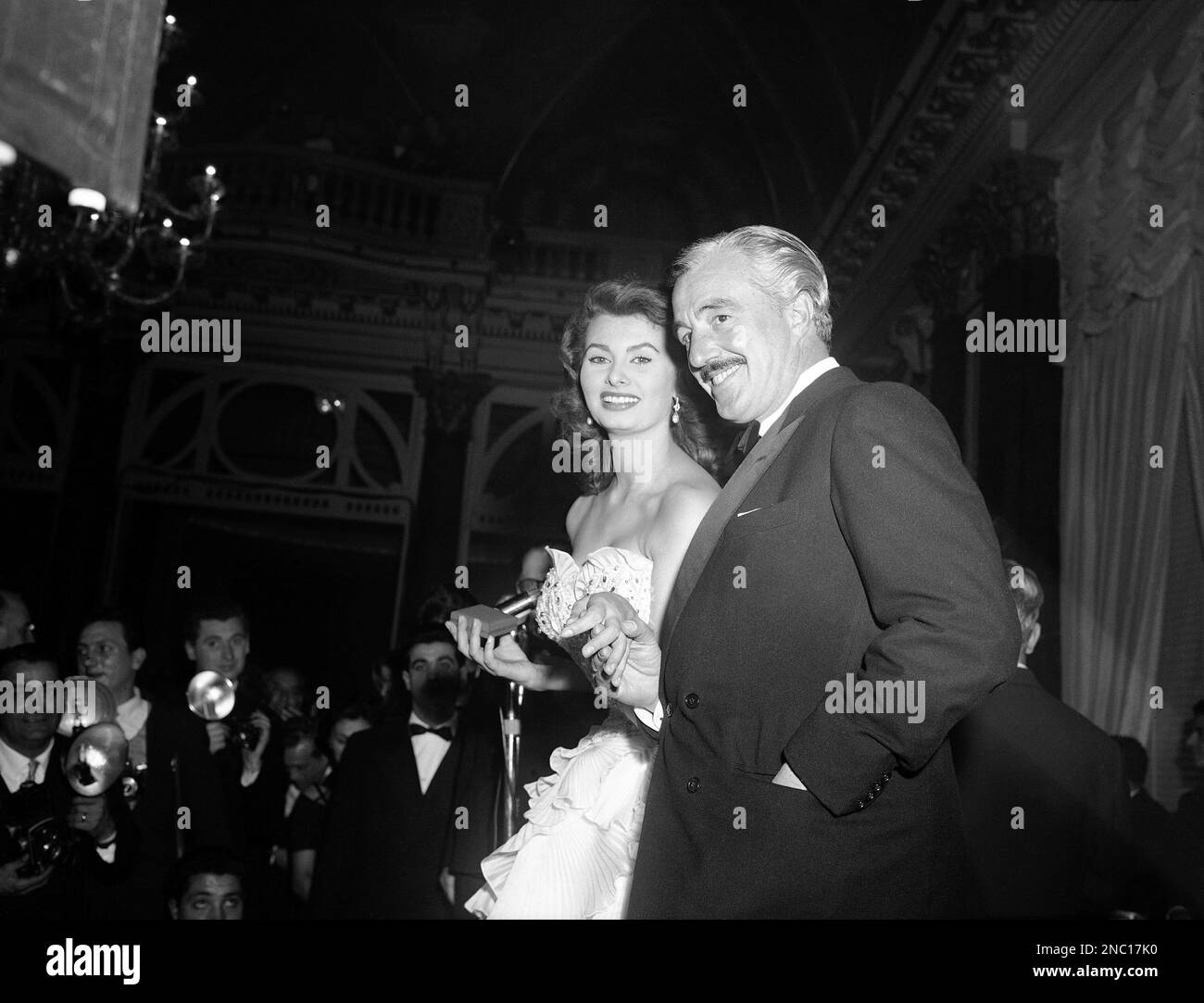 director-vittorio-de-sica-receives-the-prize-from-sophia-loren-for-his