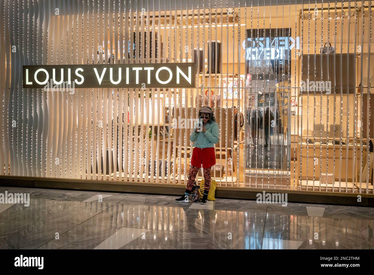 Opening of the Louis Vuitton store in the Residenzstrasse. Customers admire  bags Stock Photo - Alamy