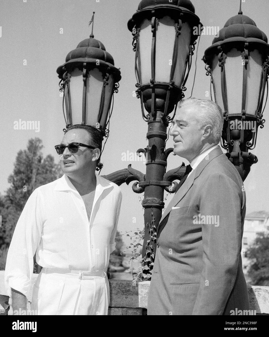 Italian movie producer Dino De Laurentiis, left, and Italy’s actor