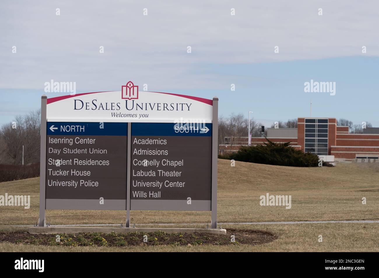 Center Valley, Pennsylvania- February 4, 2023: Desales University Entrance Sign. Desales University is a private Catholic university in Pennsylvania. Stock Photo