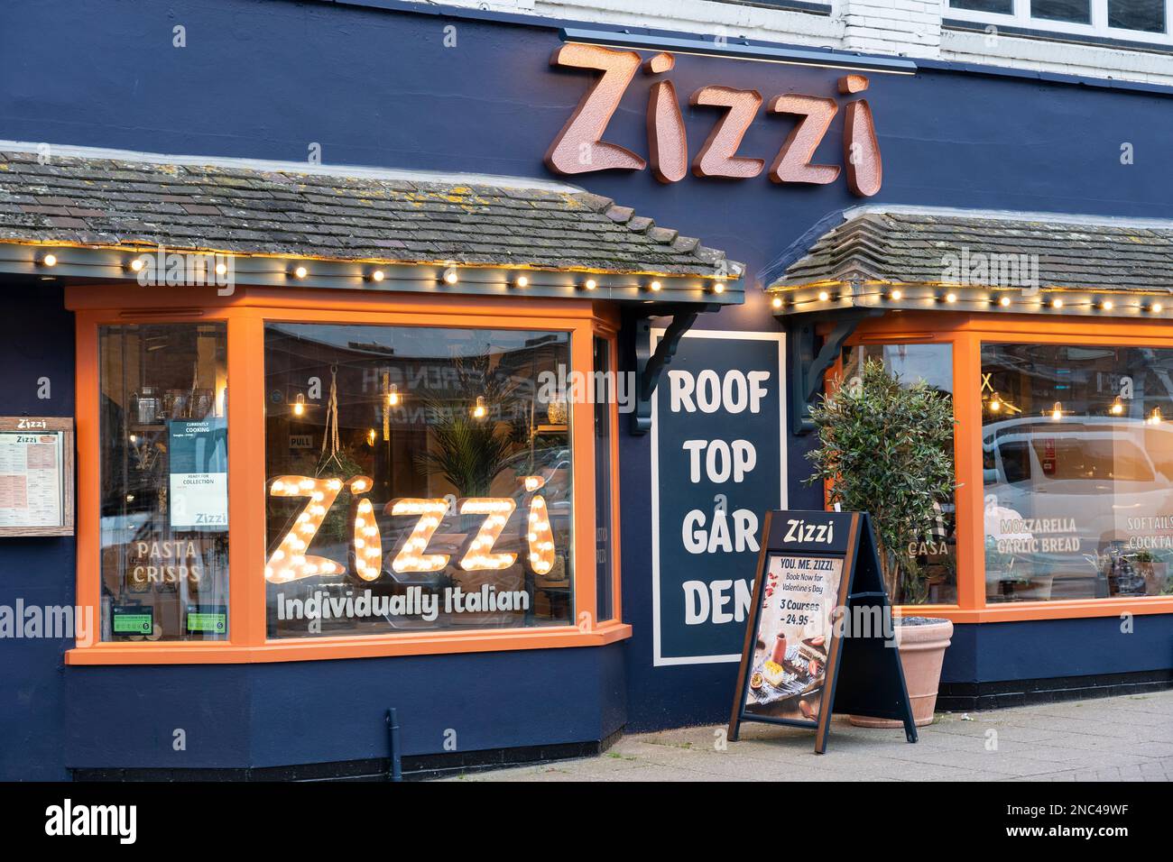 Exterior of Zizzi Italian chain restaurant on Sheep Street in Stratford upon Avon with customers dining inside, England Stock Photo