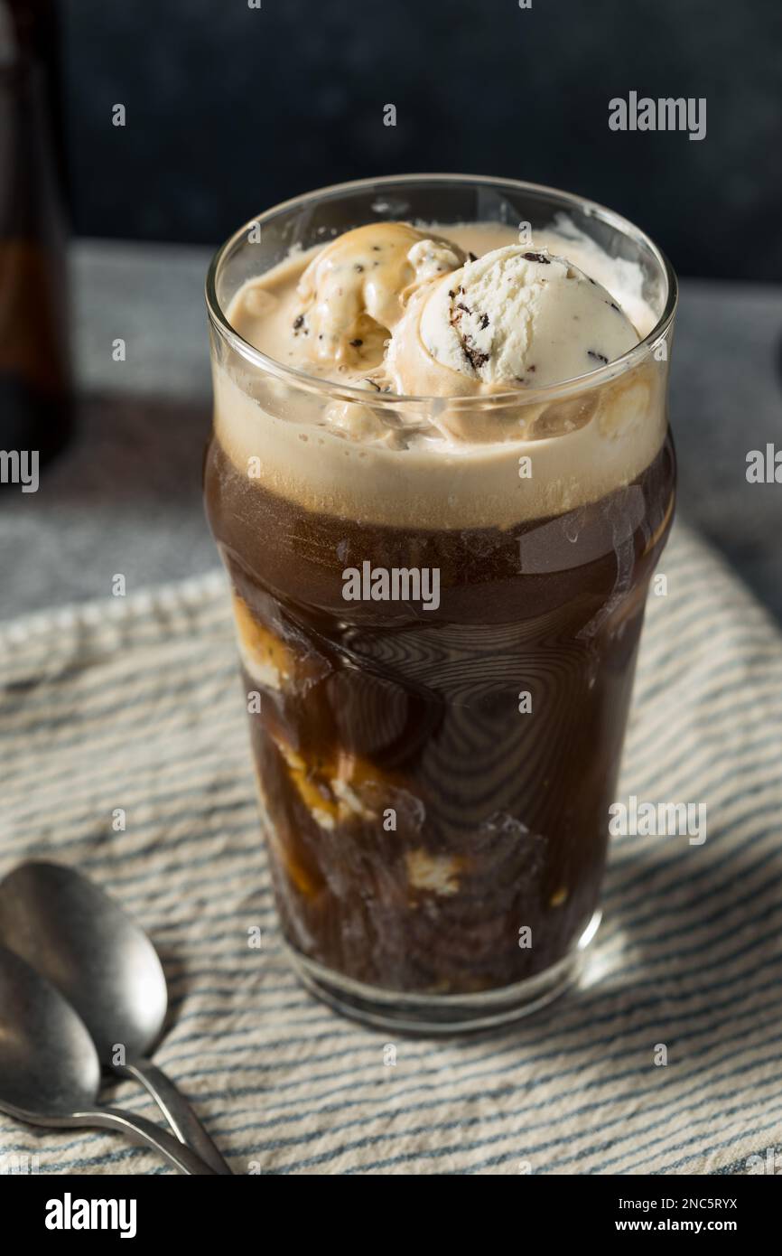 Irish Stout Ice Cream Float with Beer in a Pint Glass Stock Photo Alamy