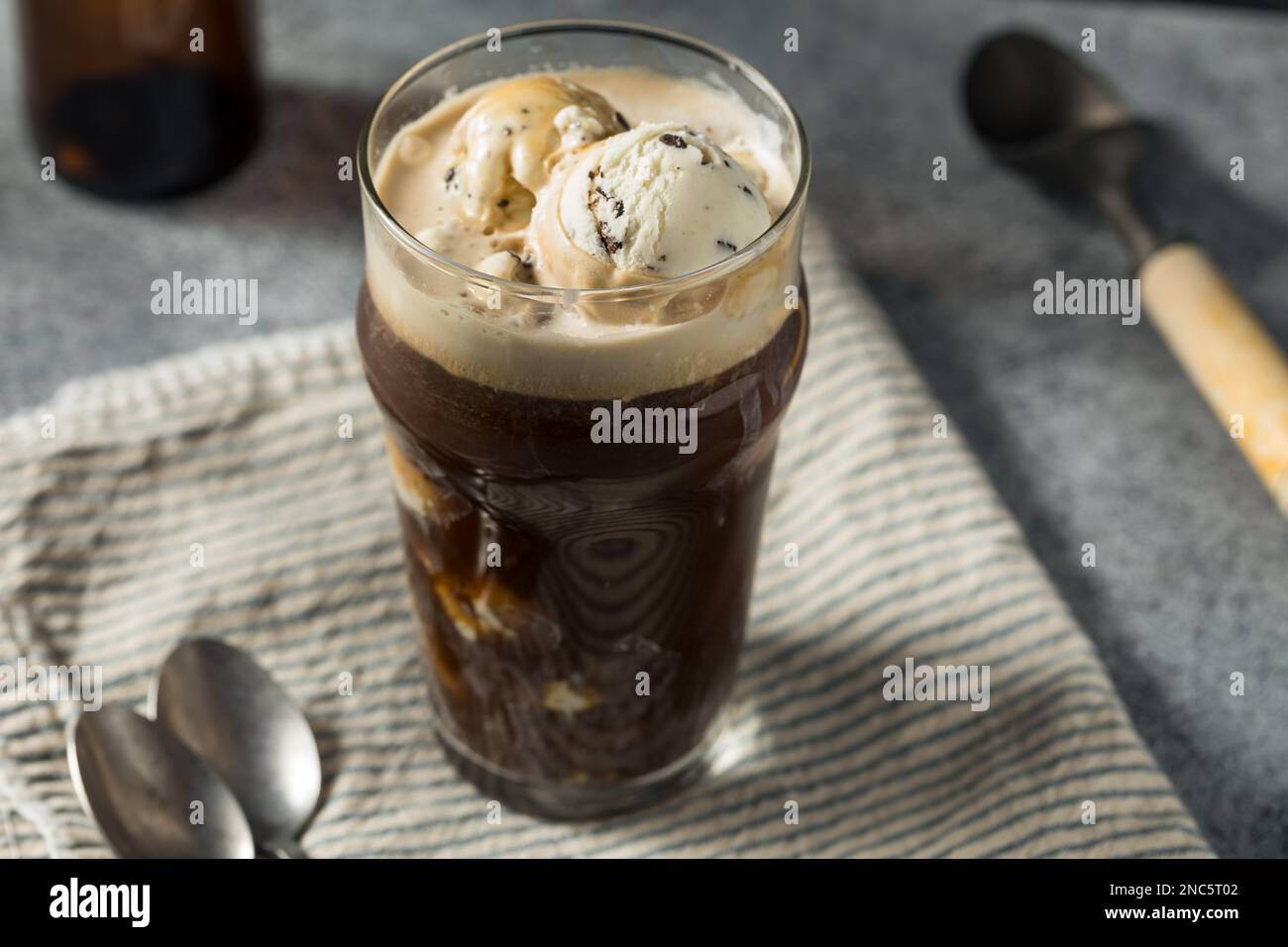 Irish Stout Ice Cream Float with Beer in a Pint Glass Stock Photo Alamy
