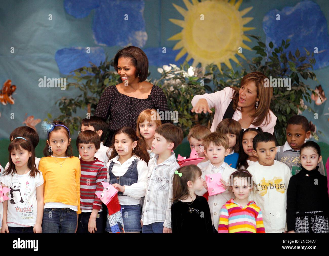 First Lady Michelle Obama and Mexico's first lady Margarita Zavala pose
