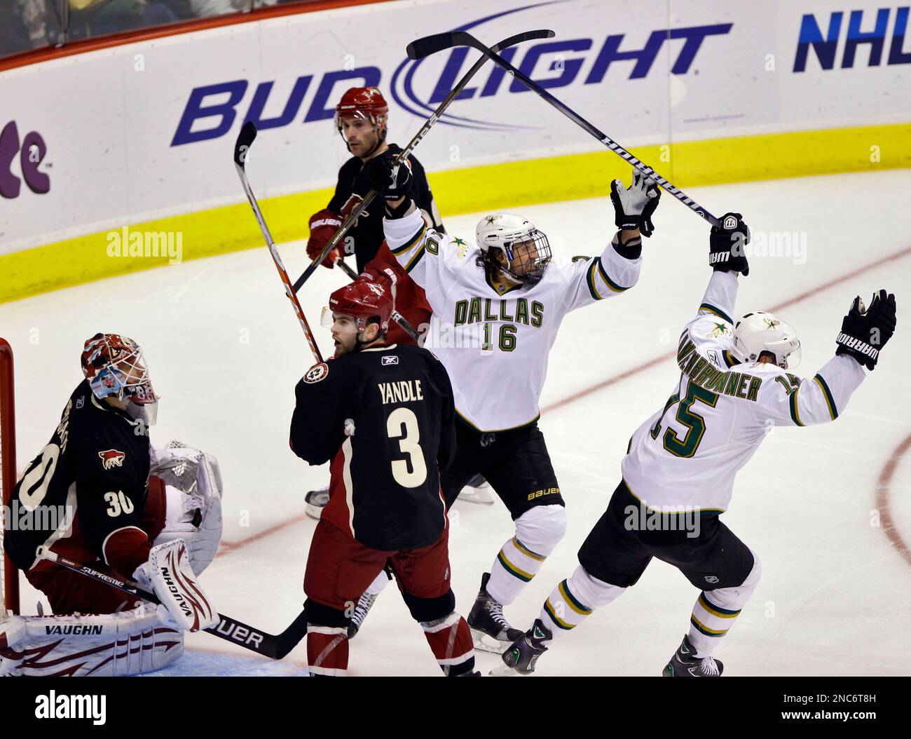 Dallas Stars right winger Jamie Langenbrunner (15) celebrates his goal