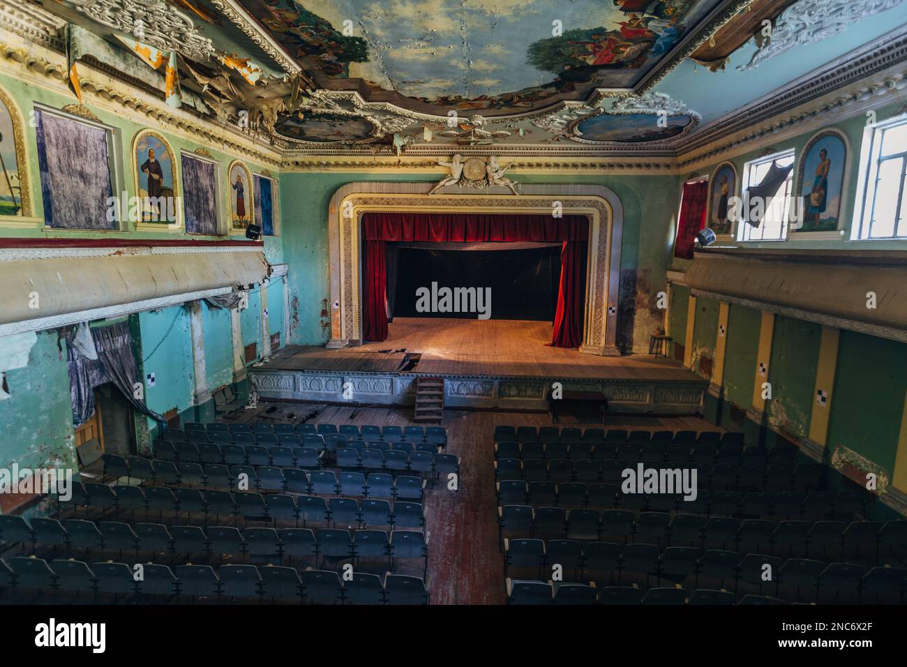Abandoned movie theatre interior hi-res stock photography and images ...