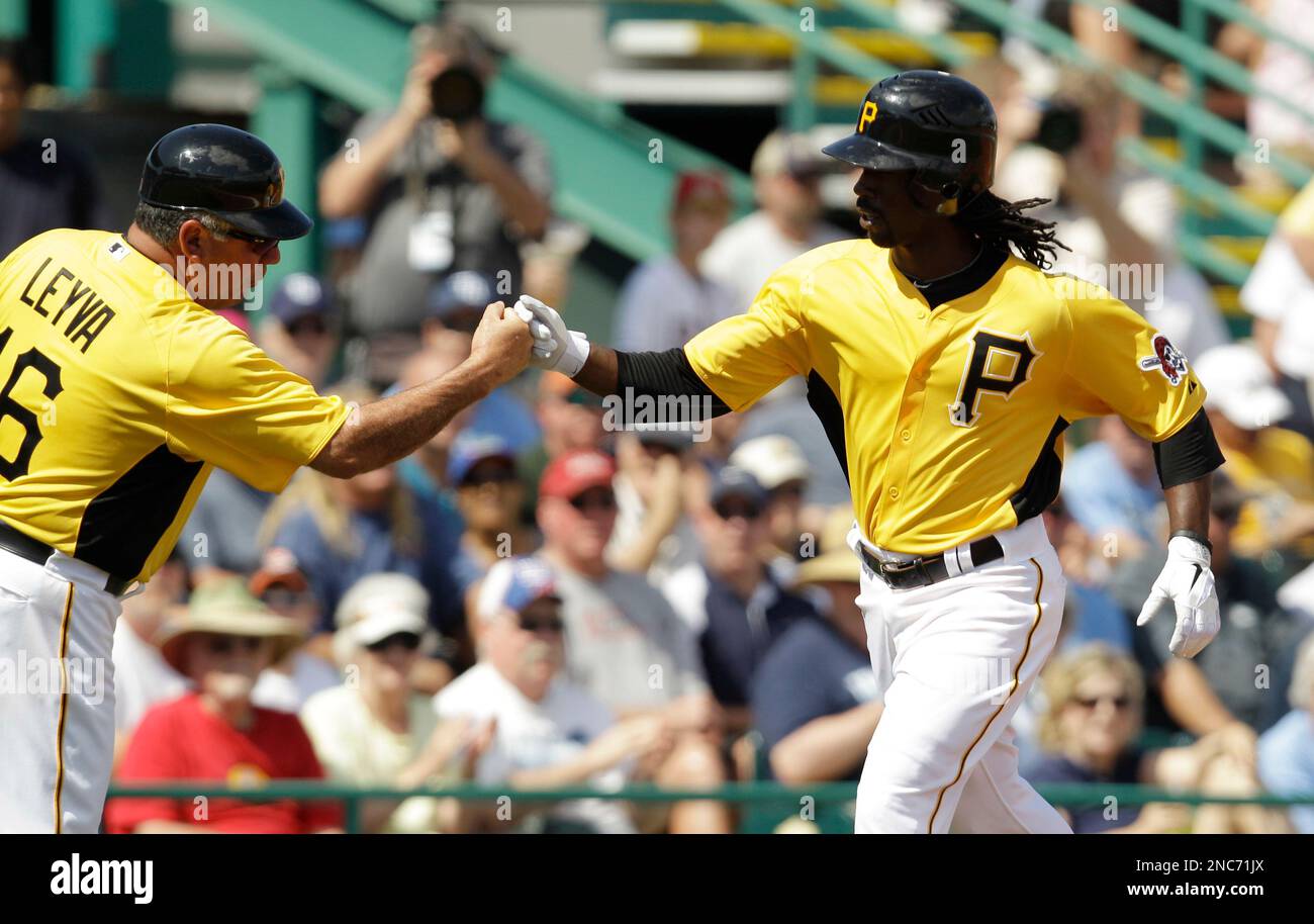 Andrew McCutchen wears mask as Pirates, Padres play after smoke delay:  'It's not healthy for anybody