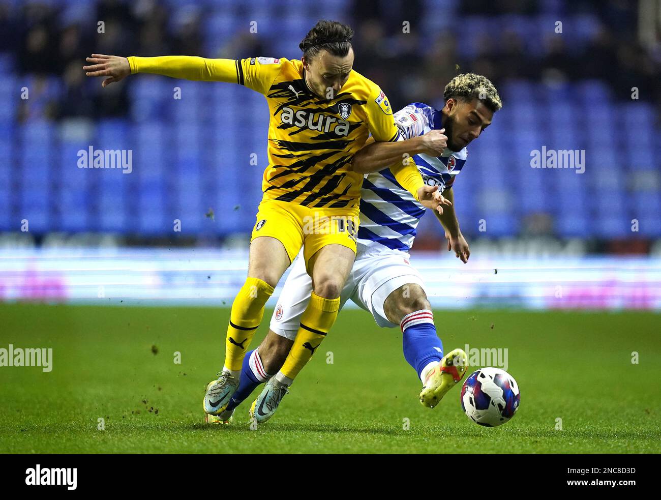 Rotherham United's Ollie Rathbone (left) and Reading's Nesta Guinness-Walker battle for the ball during the Sky Bet Championship match at the Select Car Leasing Stadium, Reading. Picture date: Tuesday February 14, 2023. Stock Photo