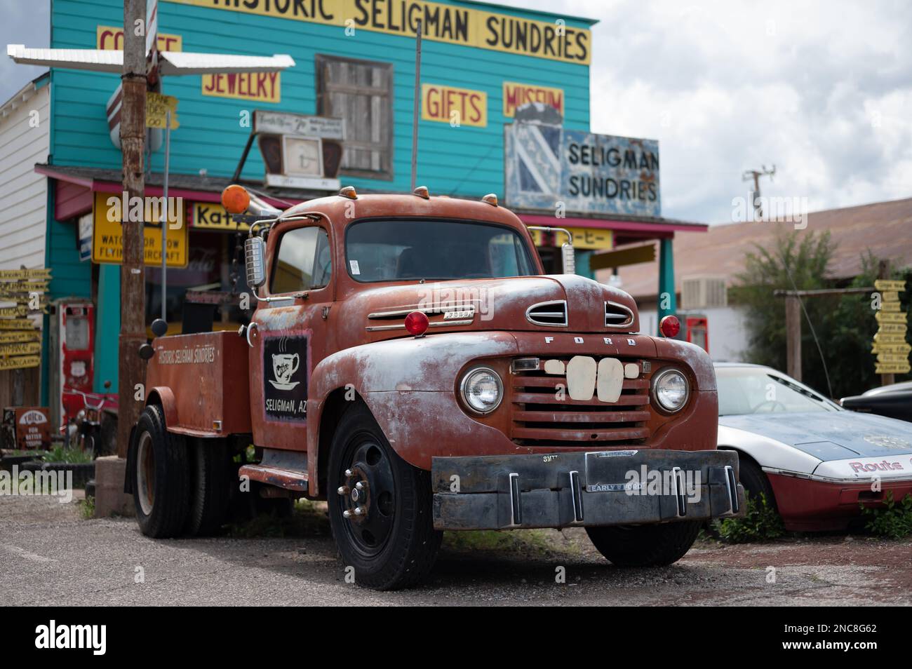 An old rusty tow truck from Ford F-Series in Seligman Stock Photo