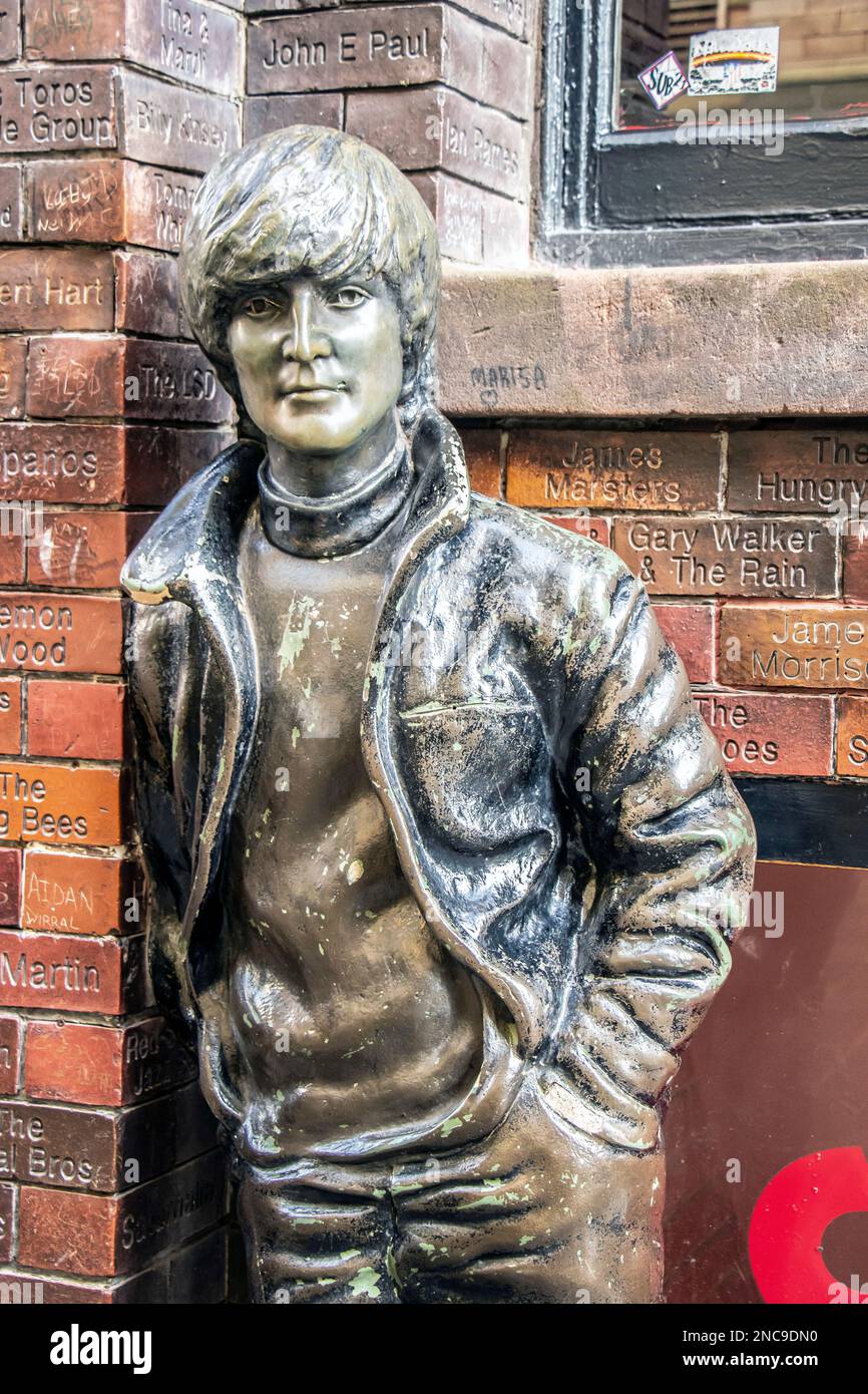 bronze John Lennon of the Beatles statue sculpture outside the cavern pub 1960s in Liverpool Merseyside Stock Photo