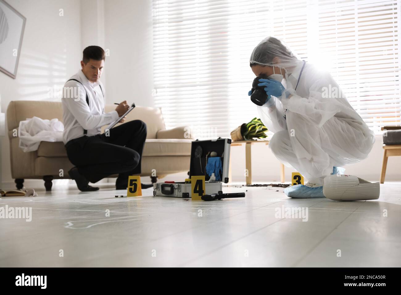 Forensic investigators working hi-res stock photography and images - Alamy