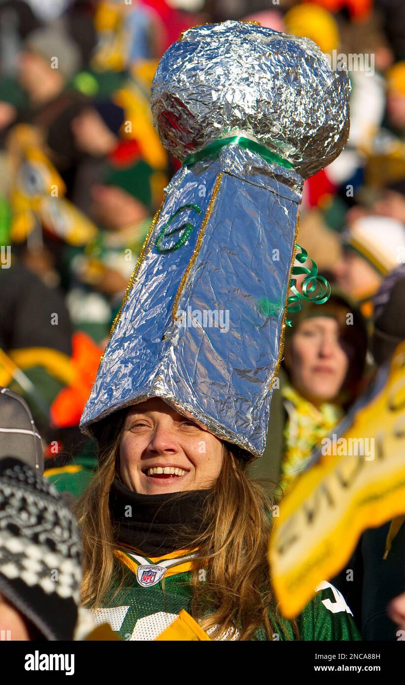 Bears fans wear Cheese Grater Heads to Lambeau Field for Bears-Packers 