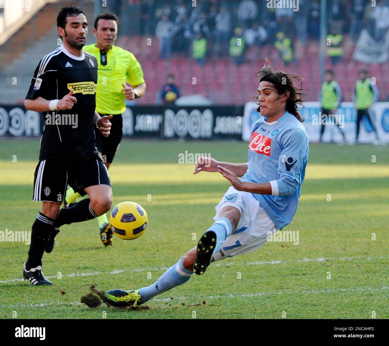 Napoli's Edinson Cavani, of Uruguay, right, kicks the ball during a