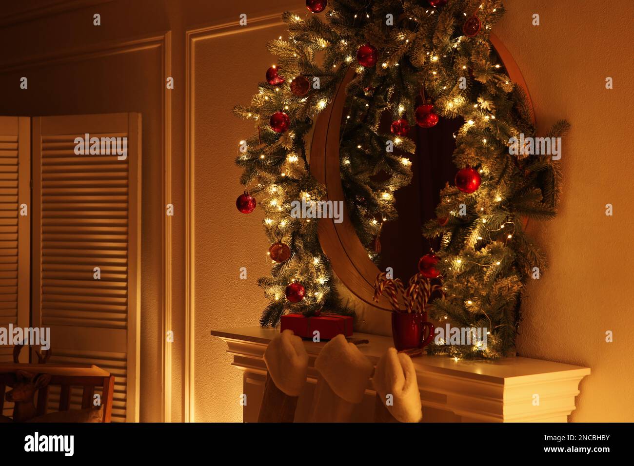 Mirror over fireplace mantel hi-res stock photography and images - Alamy